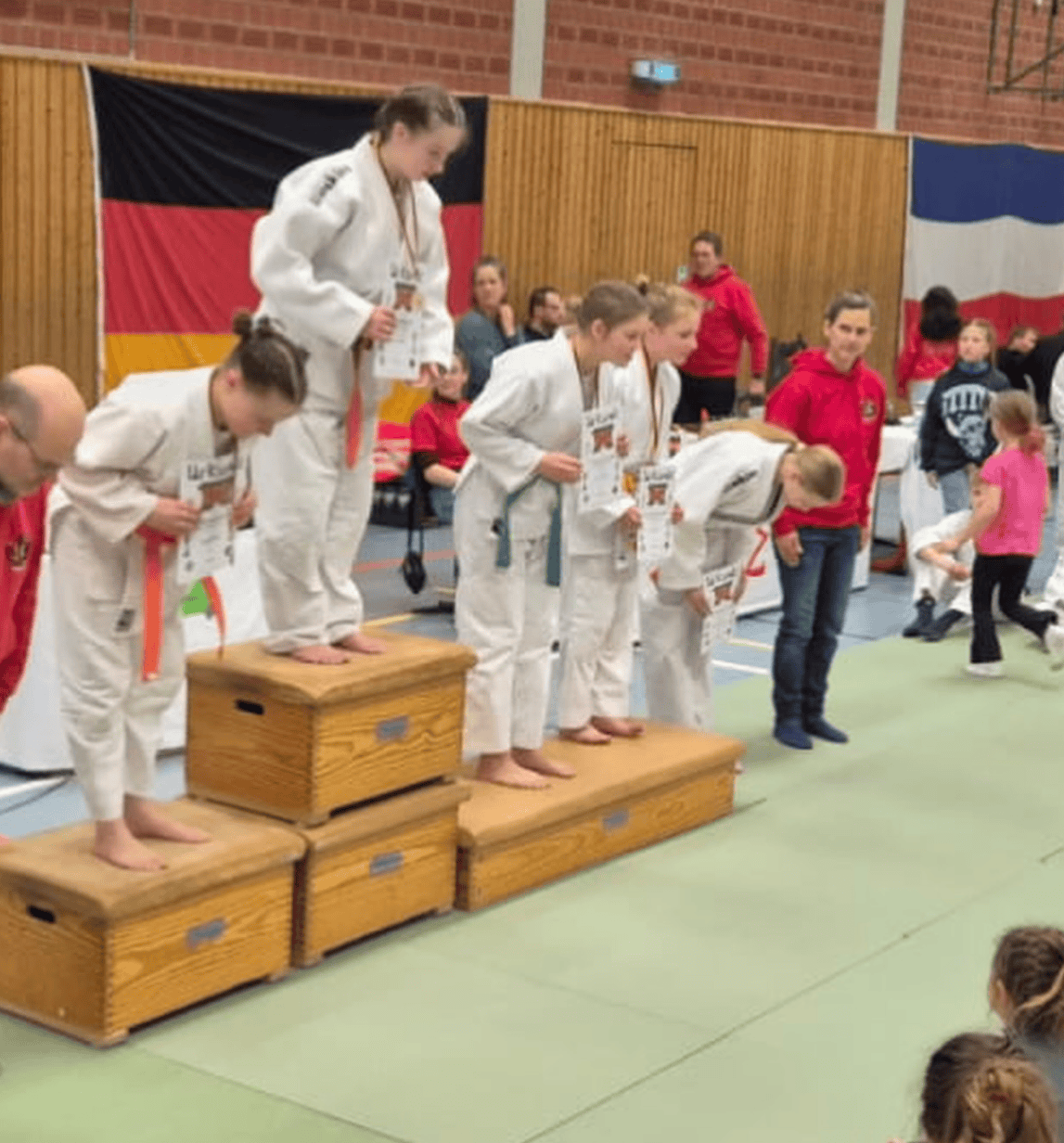 Siegerehrung auf dem Podest
